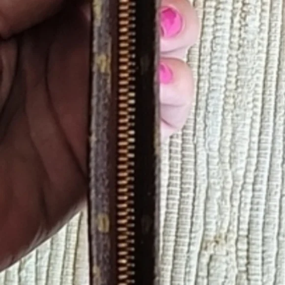 Louis Vuitton Pouch - Picture 9 of 9